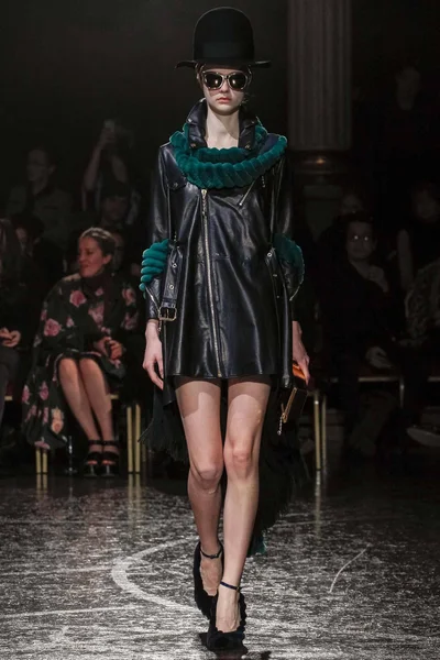 Look 17